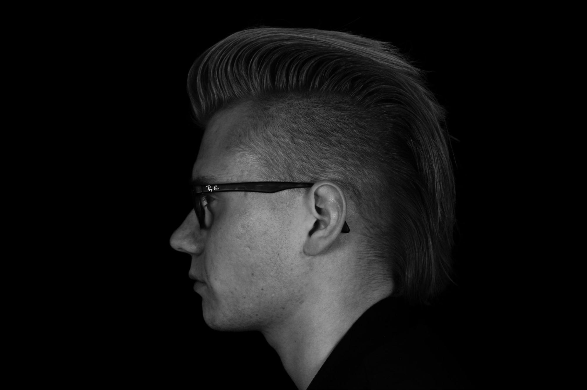 good haircuts for men with glasses